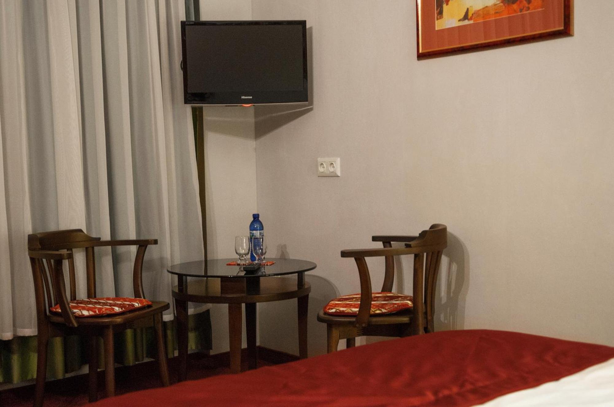 Prestige Palace - Esquisse Hotel Tbilisi Zimmer foto