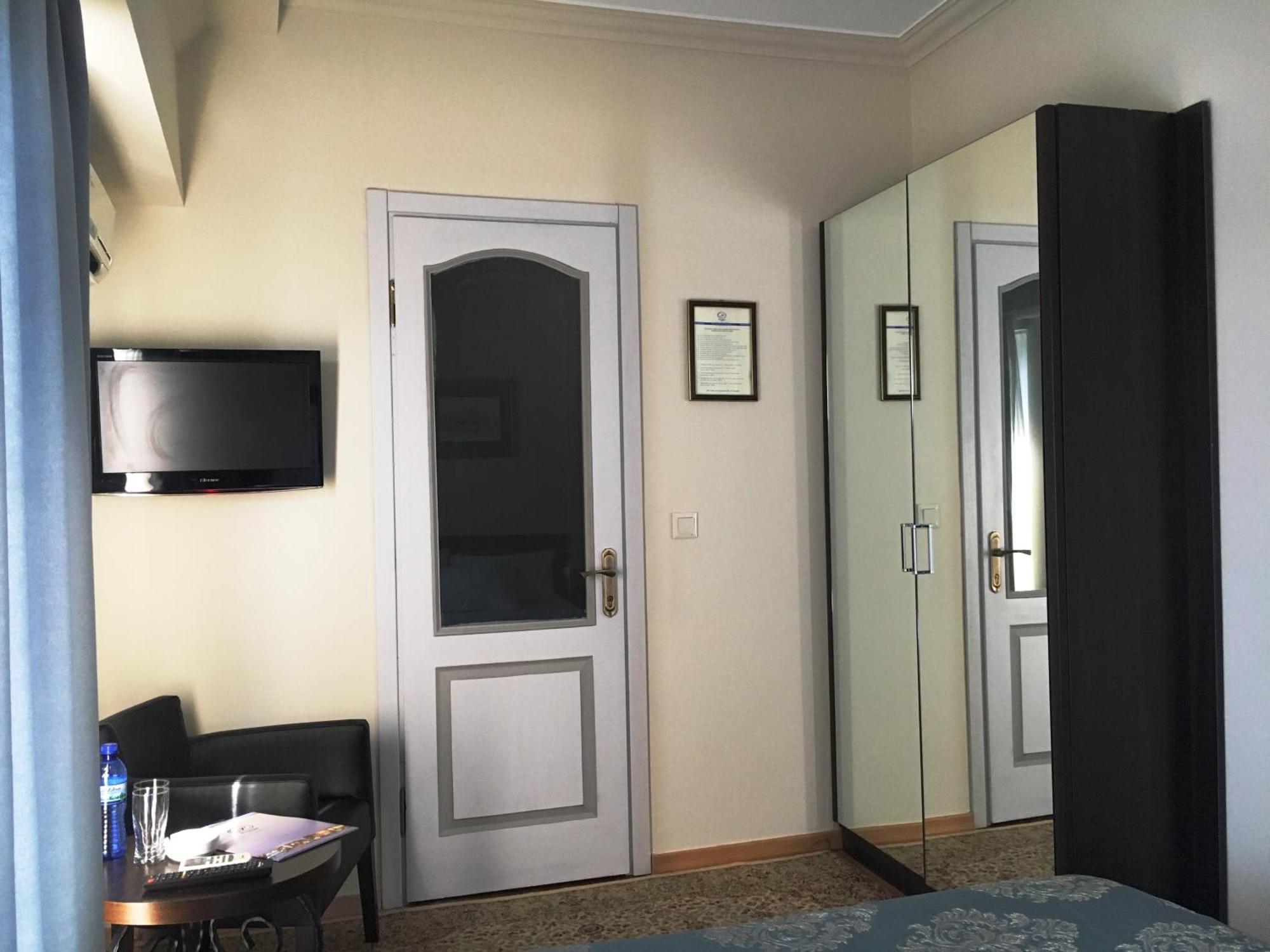 Prestige Palace - Esquisse Hotel Tbilisi Zimmer foto